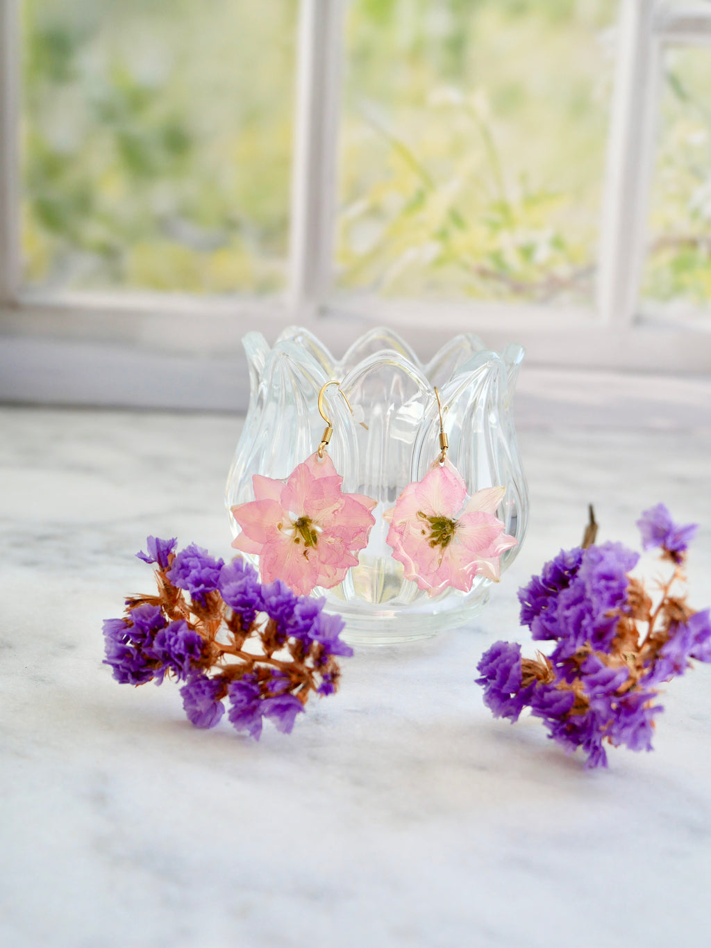 Boucles d’oreilles delphinium rose crochet
