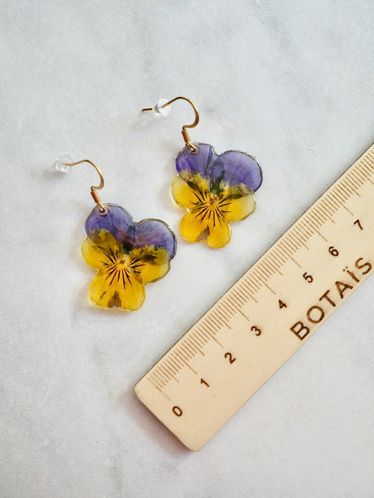 Boucles d’oreilles pensée jaune/violet crochet